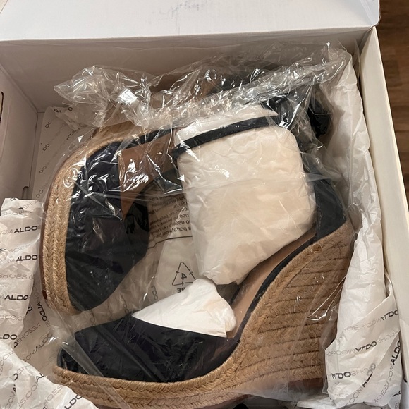 ALDO navy blue wedge - Picture 2 of 7